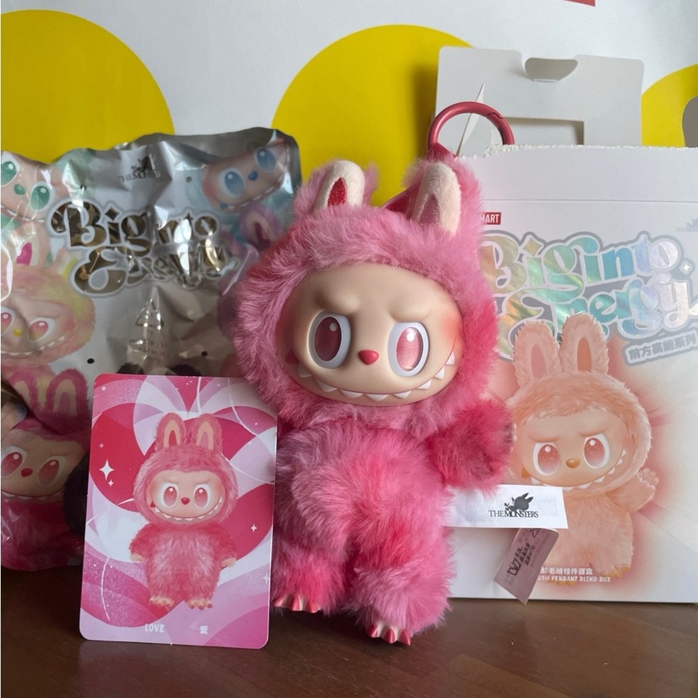 Pop Mart Labubu Big Into Energy - LOVE (New, not used)